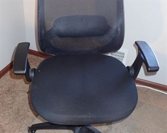 OFFICE CHAIR\