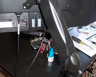 MONITOR MOUNTING ARM