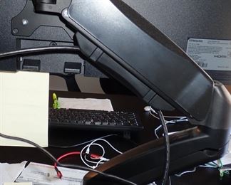 MONITOR MOUNTING ARM