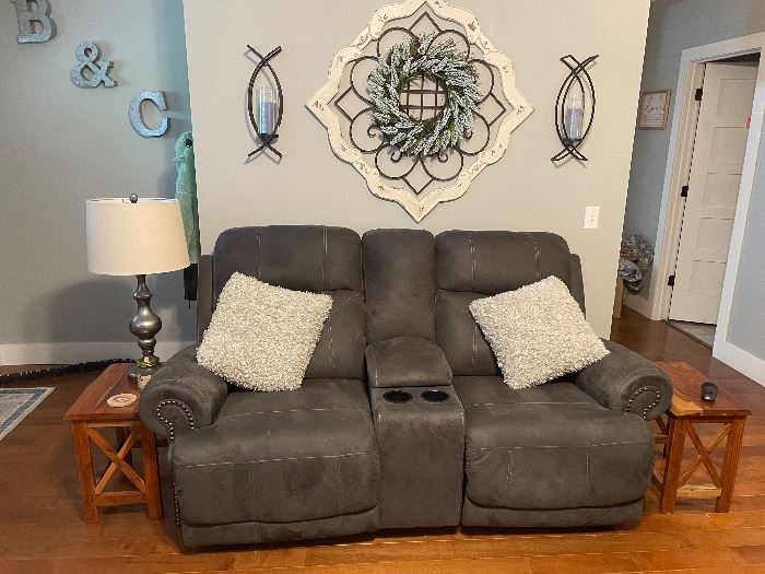 Modern furniture amd decor in Gadsden, AL starts on 4/14/2023