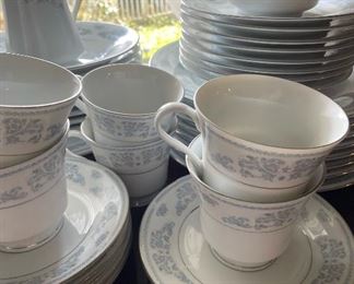 Dorchester by Liling Dinnerware Set