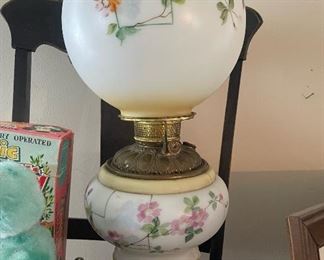 Antique Victorian/ Parlor/ Gone With The Wind Lamp