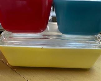 Pyrex Refrigerator Dish Set