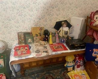 Vintage Dolls, Porcelain Doll, Vintage 1978 Dolly Dingle Paper Dolls, Vintage Children's Books, Shirley Temple Playing Dress Up Book