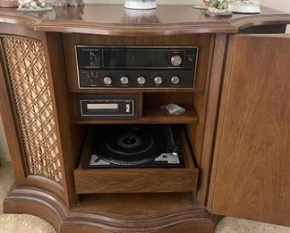 1976 Magnavox Record Player and Console