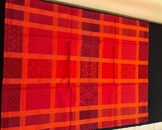 Red Center Piece Linen