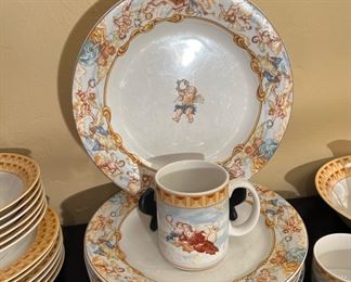 Cherubs Fitz and Floyd Dinnerware Set for 6