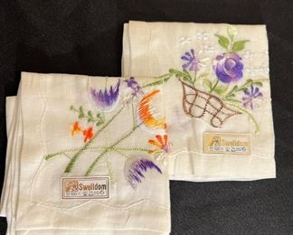 Floral Embroidered Napkins by Swelldom