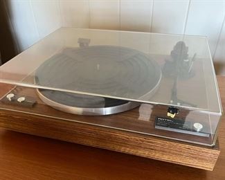 Rotel Turntable RP-2400
