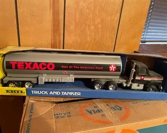 ERTL Texaco Tanker & Trailer