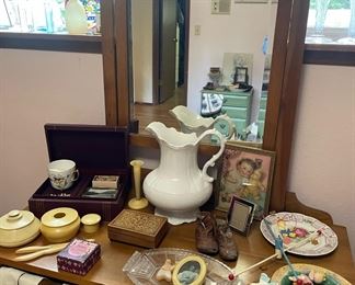 Bedroom Dresser with Vanity Mirror, Women's Fashion Gloves