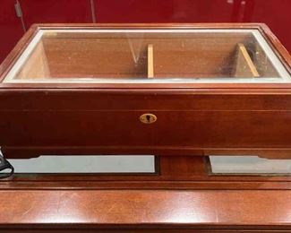 HILLSDALE HOUSE HUMIDOR WITH GLASS TOP