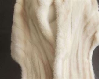 Glamorous Aeolian 1950s Mink Stole