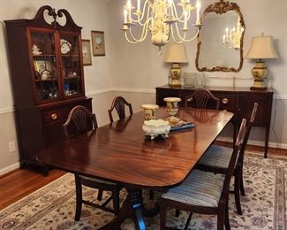 Gorgeous Mahogany Dining Table and Chairs