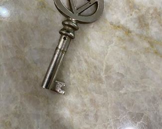 Victrola key