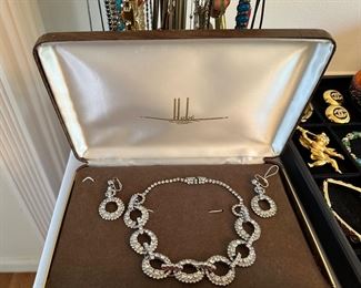 HOBE NECKLACE & EARRINGS