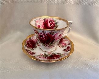 ROYAL ALBERT TEACUP
