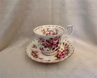 ROYAL ALBERT  TEACUP