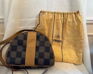 FENDI PURSE (CANNOT GUARANTEE AUTHENTICITY)