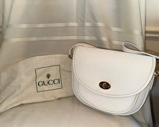 GUCCI PURSE (CANNOT GUARANTEE AUTHENTICITY)