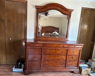 DRESSER W/MIRROR