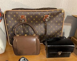 PURSES, SUITCASE