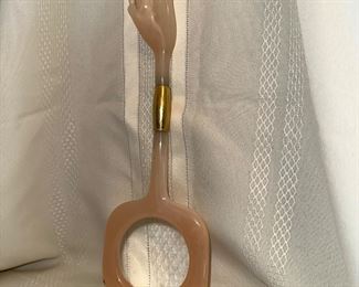 VINTAGE MAGNIFYING GLASS
