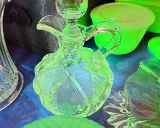 Green UV Reactive Glassware 