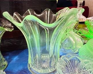 Green UV Reactive Glassware 