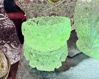 Green UV Reactive Glassware 