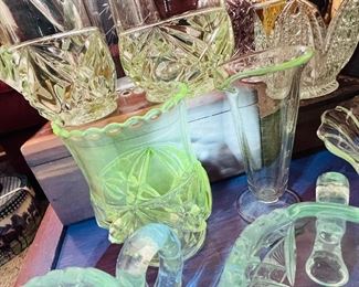 Green UV Reactive Glassware 