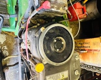 John Deere LX176 Riding Lawn Mower with Bagger 