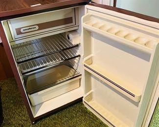 Mini Fridge w/ Freezer - excellent working condition 