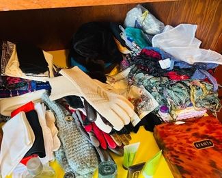 Vintage Hankies & Gloves 