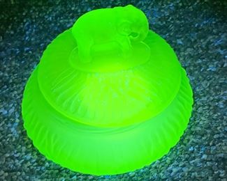 Vintage LE Smith Uranium Satin Glass Powder Jar/Bowl - Elephant - Rare 
