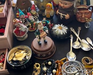 Vintage Christmas, costume jewelry 