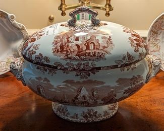 Close-up of the 2-piece English transfer tureen (Copeland's Stoke-Upon-Trent).