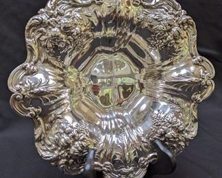 Reed & Barton sterling silver "Francis I" X569 bowl, 11 1/2", weighs 608 gm.