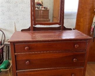 Vintage dresser with mirror
Pine, lodge style