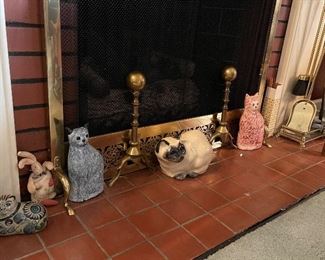 Cat statues 