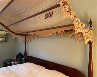Four poster bed with lace canopy 