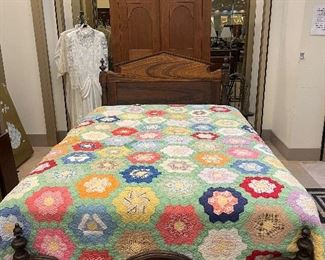Love this beautiful vintage quilt!
