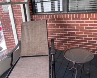 Brown Jordan lounge and matching table