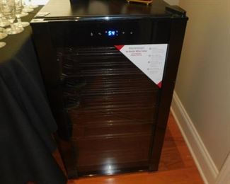 WINE ENTHUSIAST 36 BOTTLE WINE CELLAR