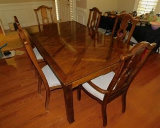 THOMASVILLE DINING TABLE