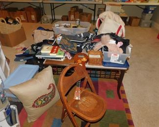 ANTIQUE CHILDS CHAIR & INDIA RUG AND STONE TOP COFFEE TABLE