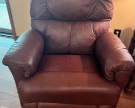 Lazy Boy Recliner. Plush leather. Had cover so in pristine condition. Recliner, swivel, rocker. 35" x 38.5" x 42"
