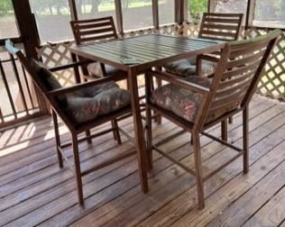 Outdoor glass and metal table, with cushions