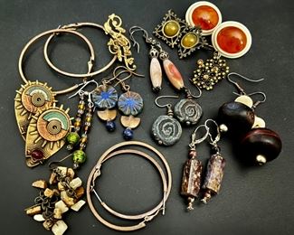 Assorted Costume Jewelry: Earrings 