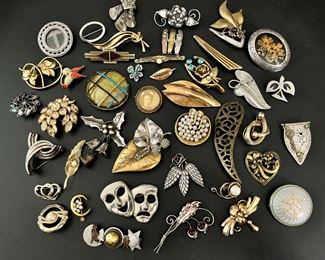 Assorted Costume Jewelry: Brooches